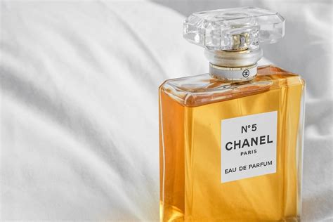 Chanel No 5 Review (2024): World’s Most Famous Perfume